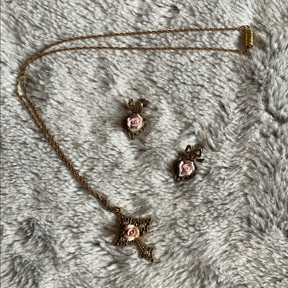 Vintage 1928 Gold and Pink Rose Pendant Necklace and heart Earrings Set